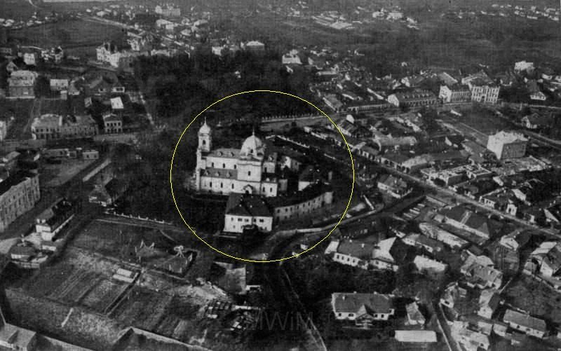 KKE 5985.jpg - Fot. Kompleks klasztorny – fotografia lotnicza, Łuck, lata 30-te XX wieku. Fotografia zamieszczona w miesięczniku „Ziemia” z roku 1937 r.